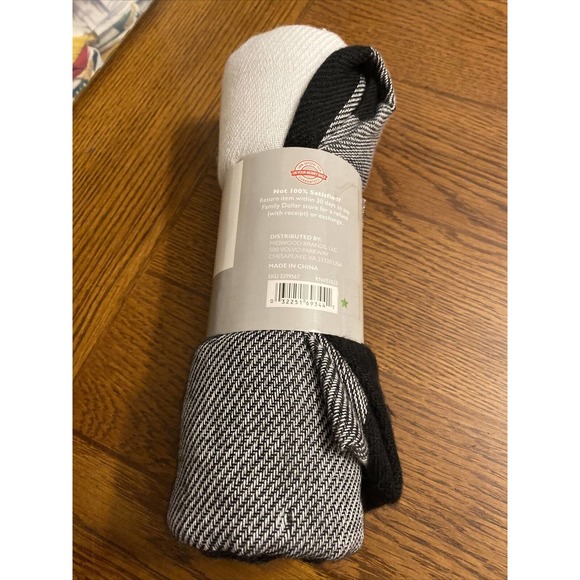 Womens "Just Be" Brand Blanket Scarf Black And White NEW NWT Soft & Cozy - Picture 2 of 6